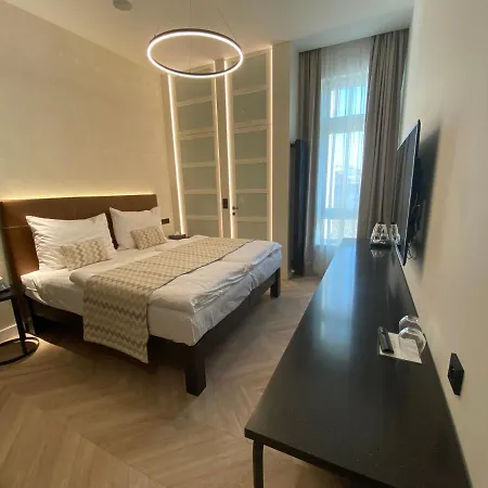 Chevron Hotel 4*