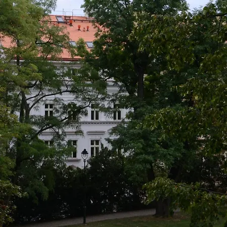 Отель Chevron 4*